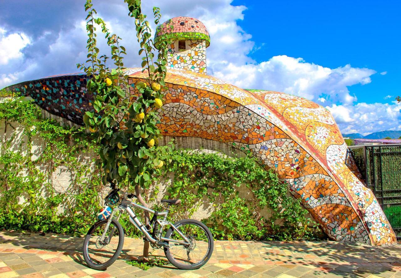 Arka Art Hotel Kashari Exterior foto The roof of the house