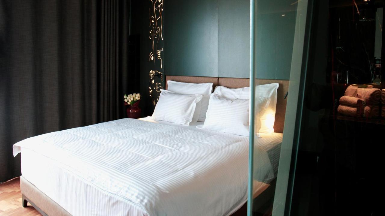 Arka Art Hotel Kashari Exterior foto A bed with white sheets