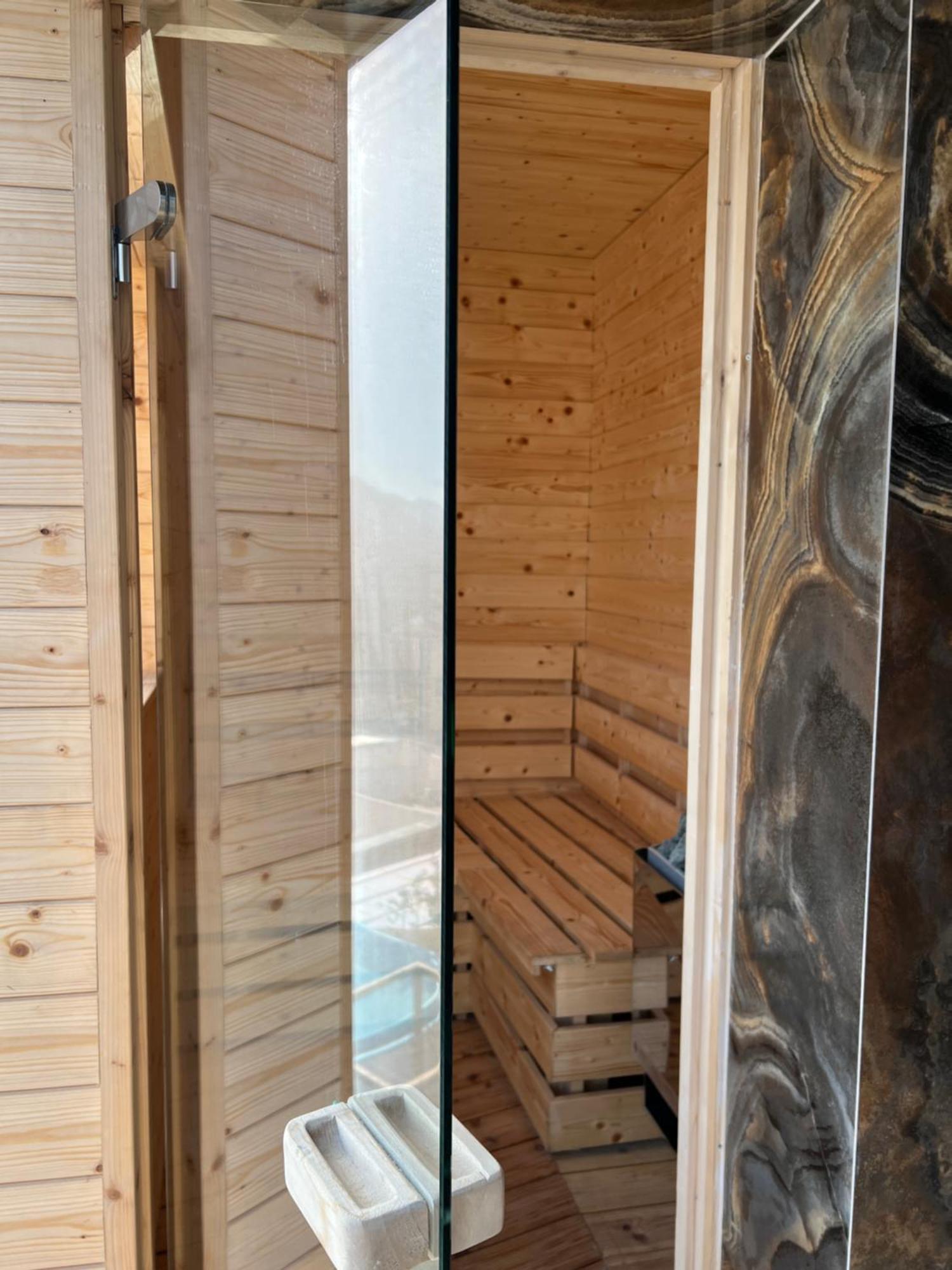 Arka Art Hotel Kashari Exterior foto A modern Finnish sauna